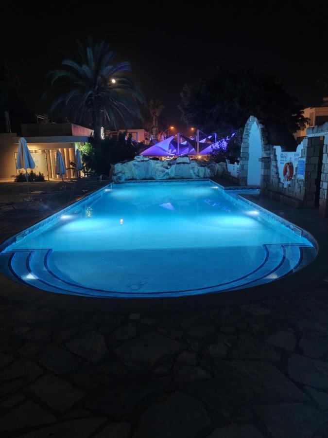 Dionysos Central パ フォス エクステリア 写真